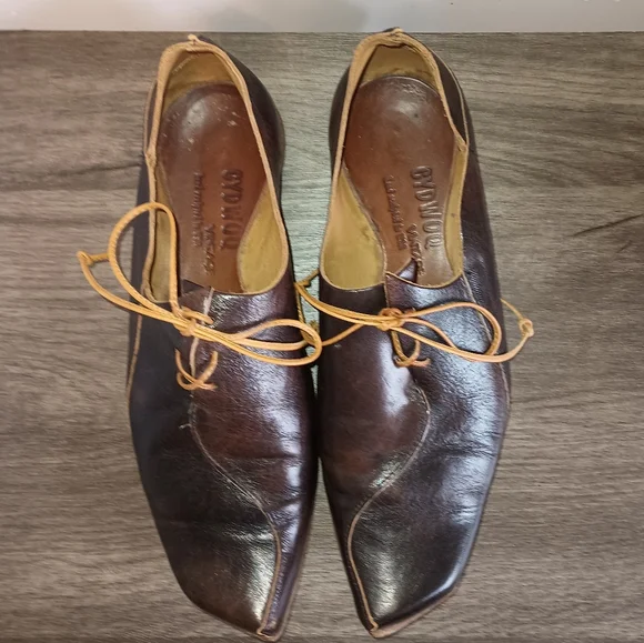 Shoes - Picture 2 of 5